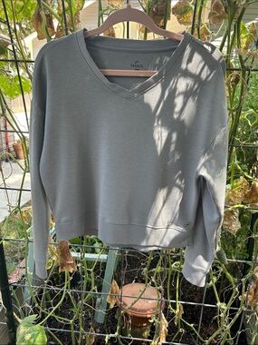 Freely V-Neck Pullover Sweatshirt in Gray